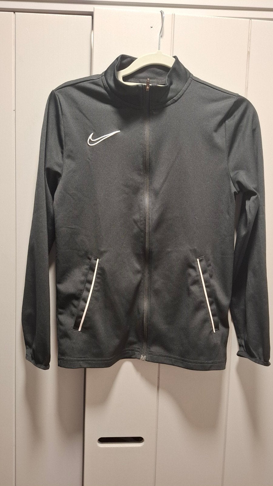 Nike trainingspak maat 152, Kinderen en Baby's, Jongen of Meisje, Ophalen of Verzenden, Zo goed als nieuw, Setje
