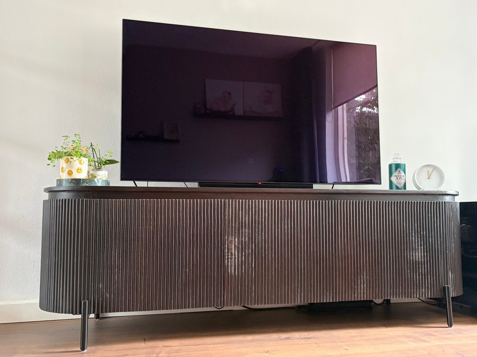 Donkerbruin TV Meubel, Ophalen, 150 tot 200 cm, Zo goed als nieuw, Minder dan 100 cm