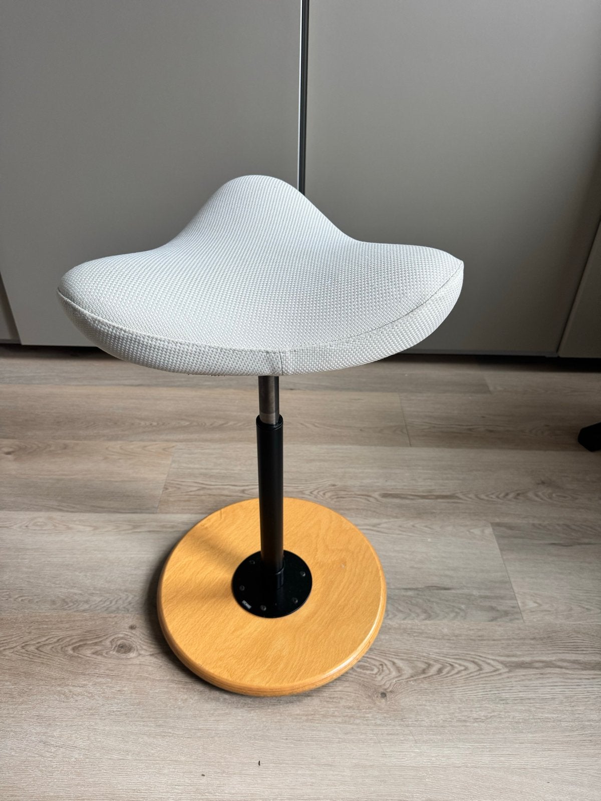 Stokke varier move zadelkruk - in hoogte verstelbaar, Ophalen, In hoogte verstelbaar, Gebruikt, Hout