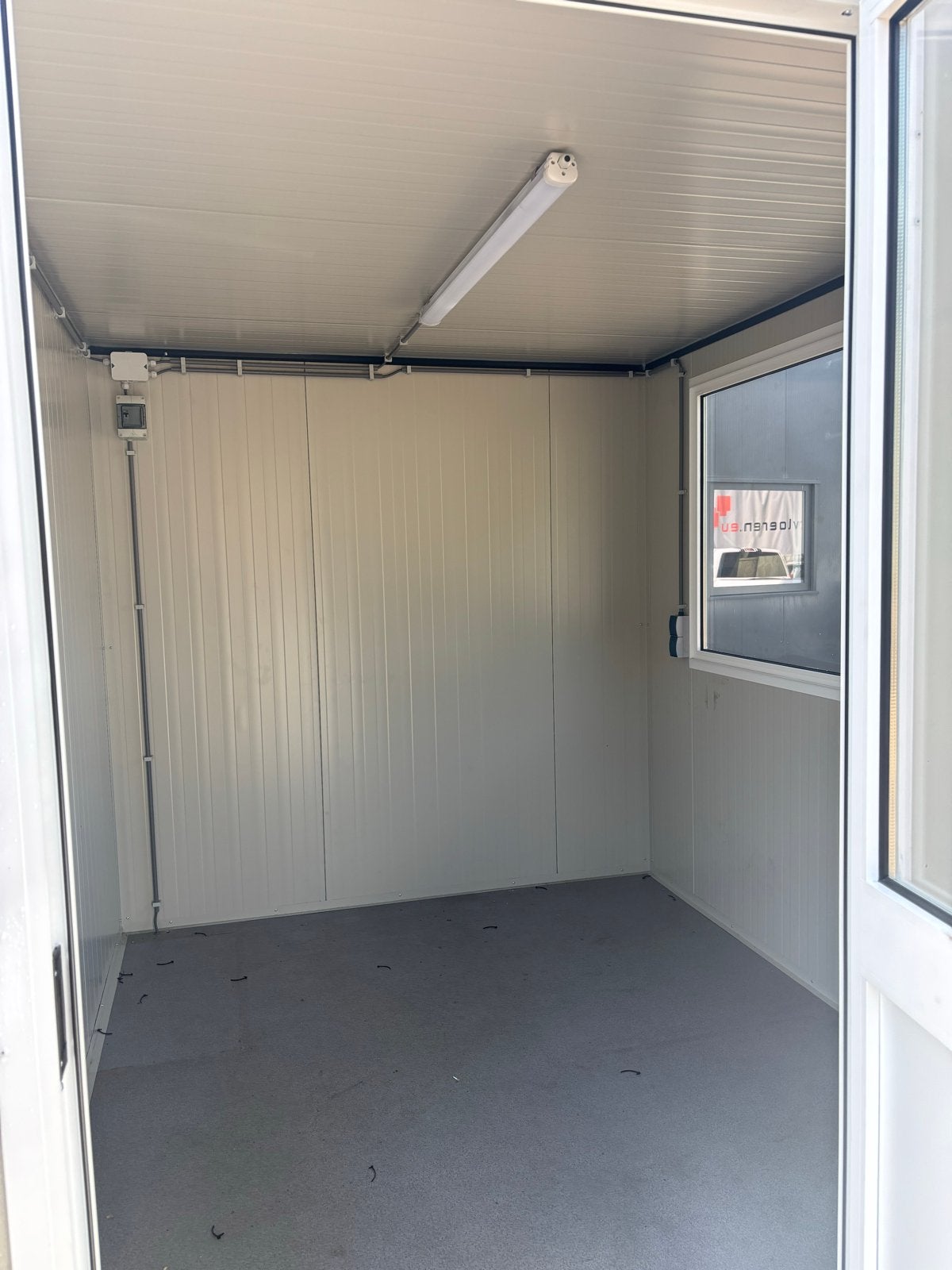 Kantoorunit 2.40x3.00m - Bouwjaar 2025 - Zo goed als nieuw, Ophalen, General cars&parts, Info@gcap.nl, Nijverheidsterrein 16