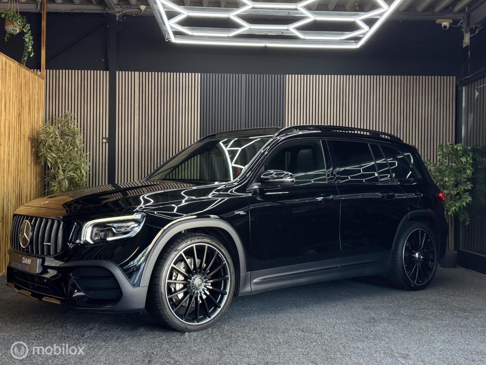 Mercedes GLB AMG 35 4MATIC|Pano|360 Cam|Keyless| 7 Pers|Acc, Auto's, Automaat, 4 cilinders, 1655 kg, Alcantara