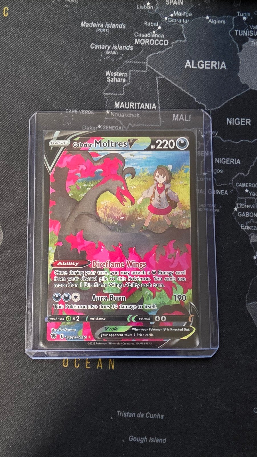 Pokémon Kaart: Galarian Moltres V TG20/TG30, Hobby en Vrije tijd, Verzenden, Zo goed als nieuw, Losse kaart, Foil