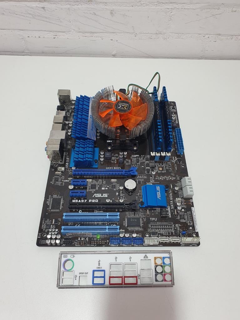 Asus M5A97 PRO Moederbord + AMD FX 4100 Quad Core + 8GB DDR3, Computers en Software, Moederborden, Zo goed als nieuw, AMD, DDR3