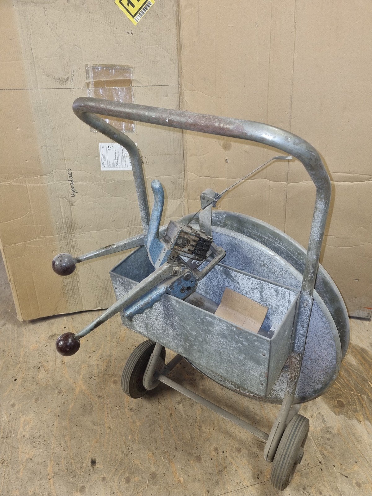 Stalenbandapparaat met wagen, Ophalen, Minder dan 600 watt, 70 mm of meer