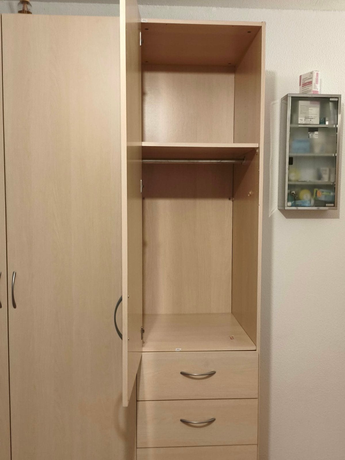 Gratis Kleer Kast hout gedemonteerd losse planken en schotte, Ophalen, Gebruikt, 200 cm of meer, 75 cm of meer