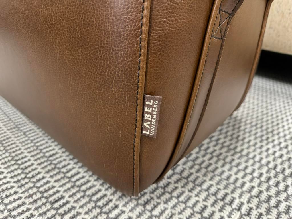 Nieuw In Doos Label Gin Bovino Dark Brown Poef Voetenbank, Huis en Inrichting, Banken | Voetenbanken en Poefen, Nieuw, Leolux Harvink Jori Rolf Benz Design on Stock Eyye Montis
