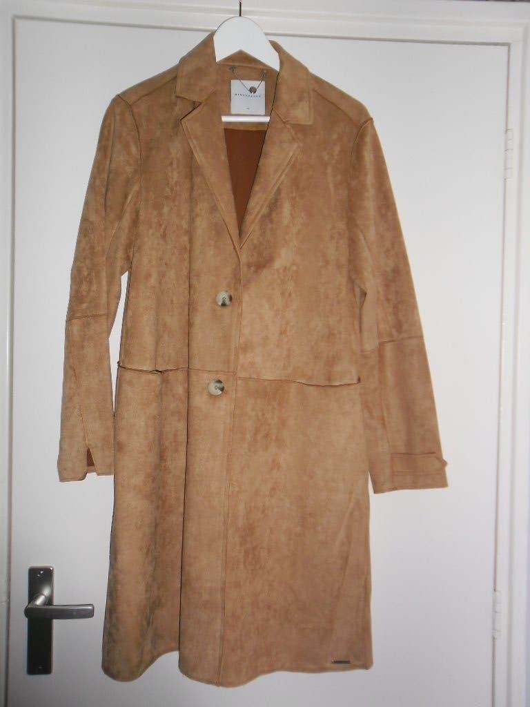 Rino & Pelle Lange Suedelook Beige Jas Met Knopen Maat 42, Beige, Maat 42/44 (L), Nieuw, Ophalen of Verzenden