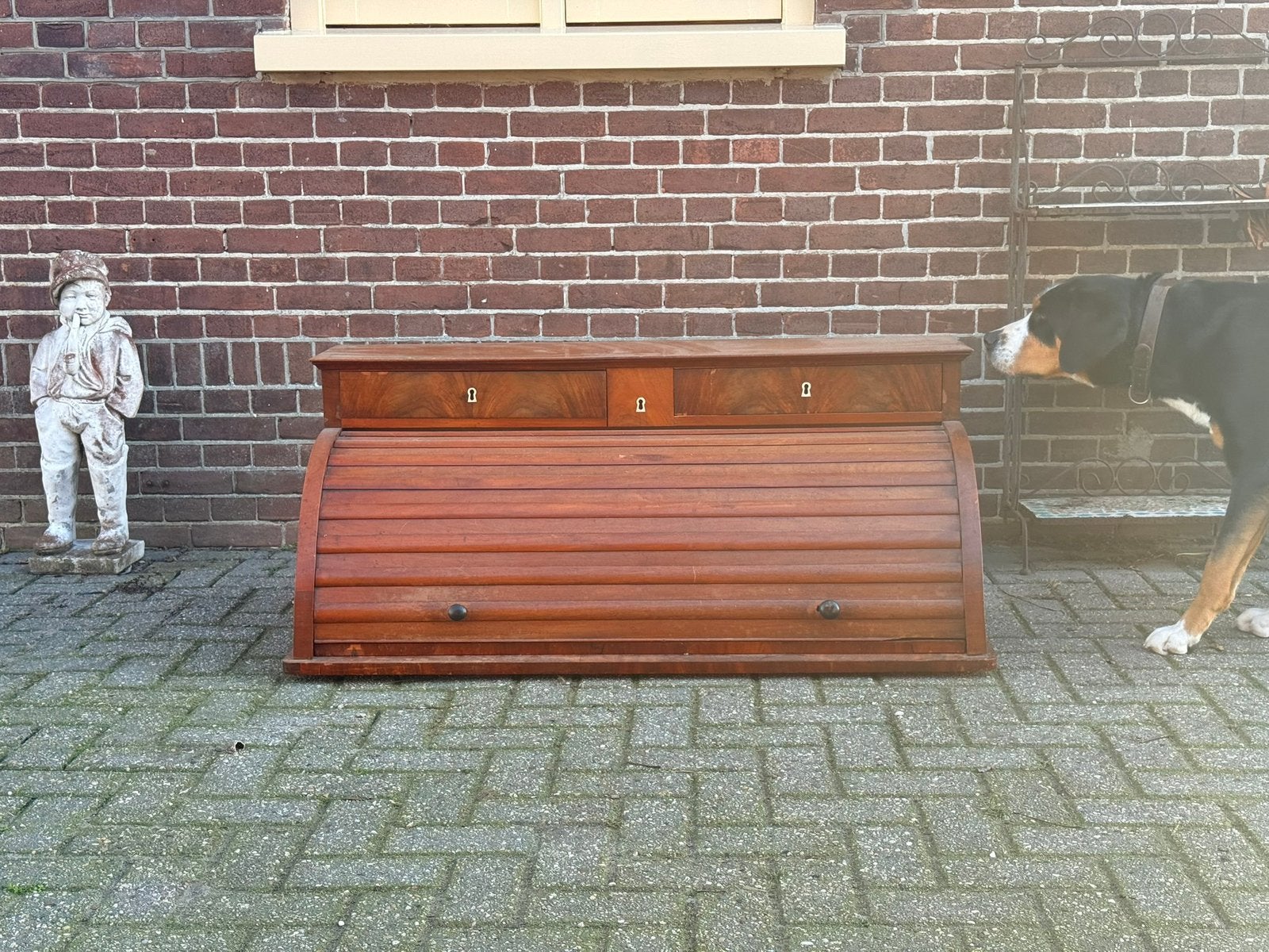 Antieke houten kast rolluik, Ophalen