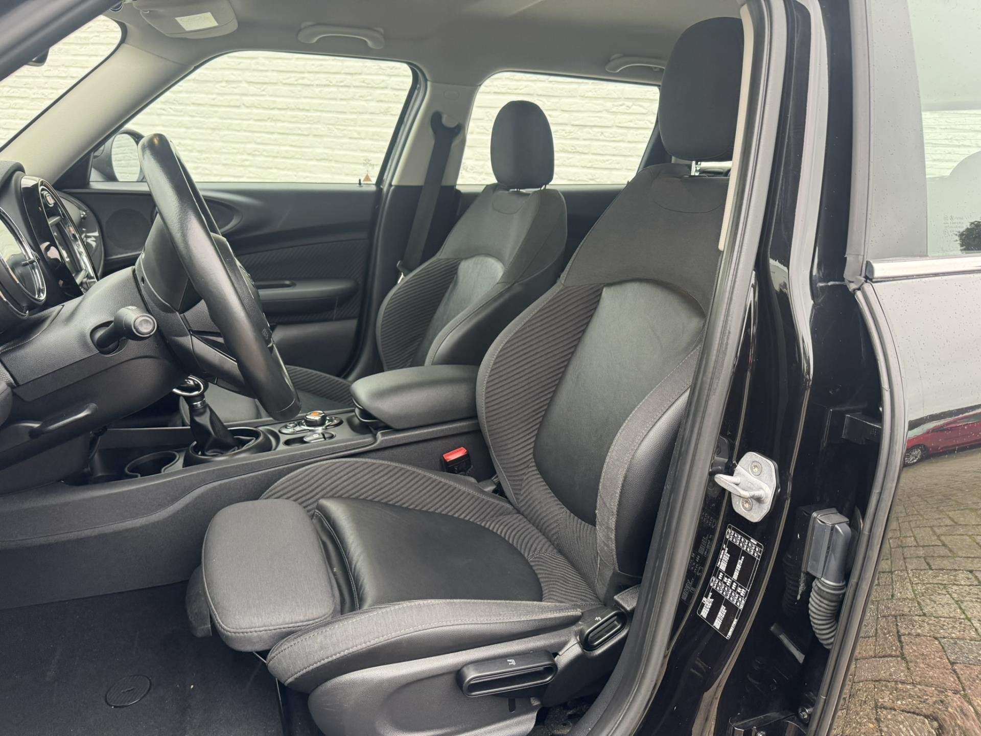 Mini Mini Clubman 1.5 Cooper Sportstoelen half leder Navigat, Auto's, Dealer onderhouden, 136 pk, Zwart, Origineel Nederlands