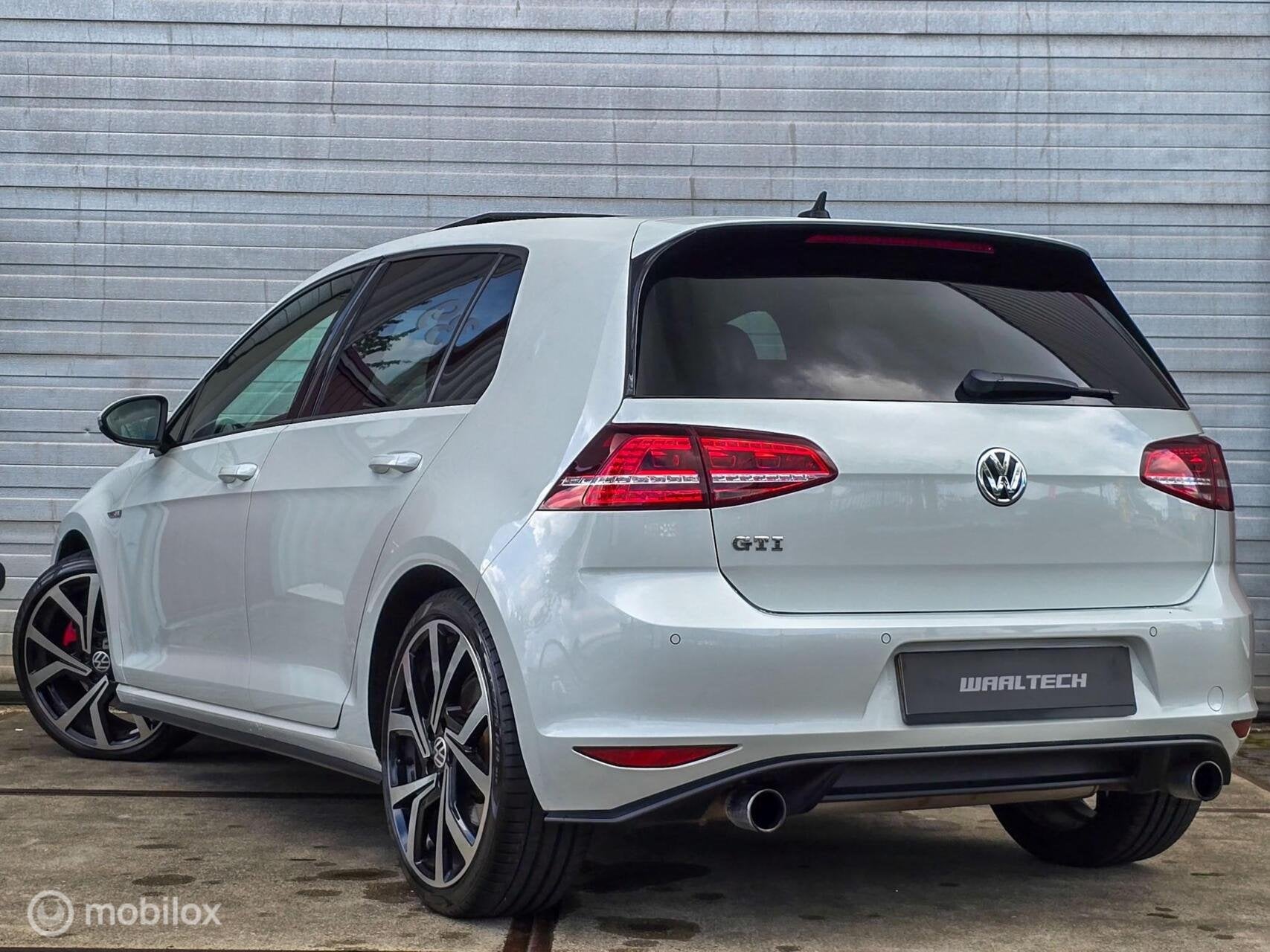 VOLKSWAGEN GOLF 2.0 GTI PERFORMANCE/PANO/LEER/DYN/CARPLAY, Gebruikt, 4 cilinders, 1984 cc, Wit