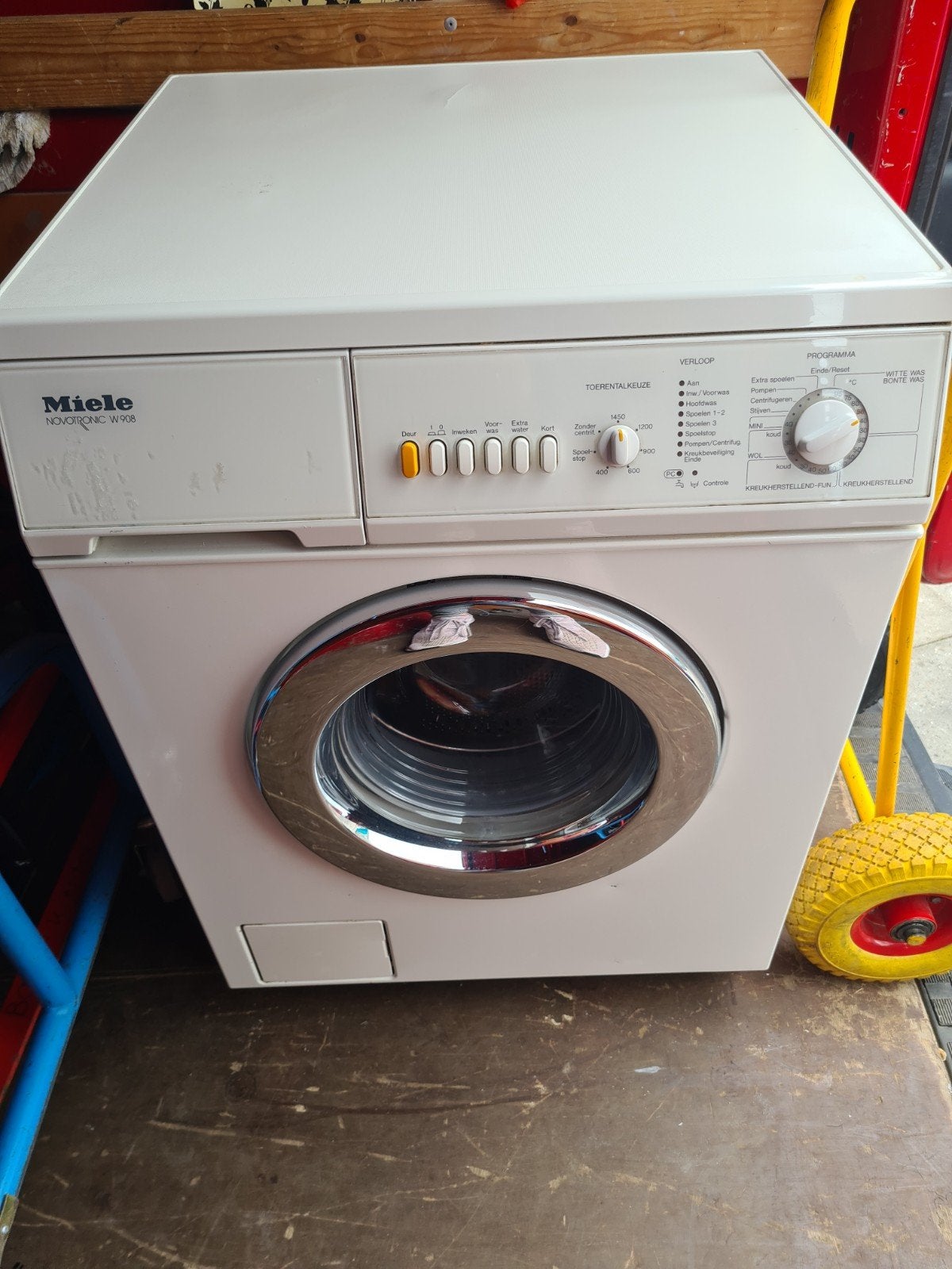 Miele Novotronic W900 Wasmachine - Betrouwbaar en Duurzaam, Witgoed en Apparatuur, Ophalen, Gebruikt, Carl-Miele-Straße 29, 33332 Gütersloh, Duitsland