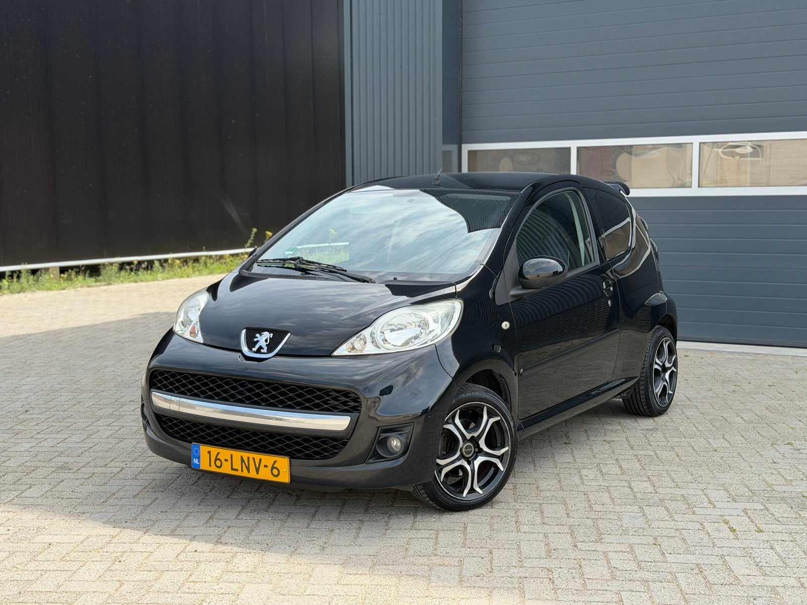 Peugeot 107 1.0 2010 Zwart Nieuwe Apk Nap Airco Elek Ramen, Auto's, Peugeot, Voorwielaandrijving, 4 stoelen, Origineel Nederlands
