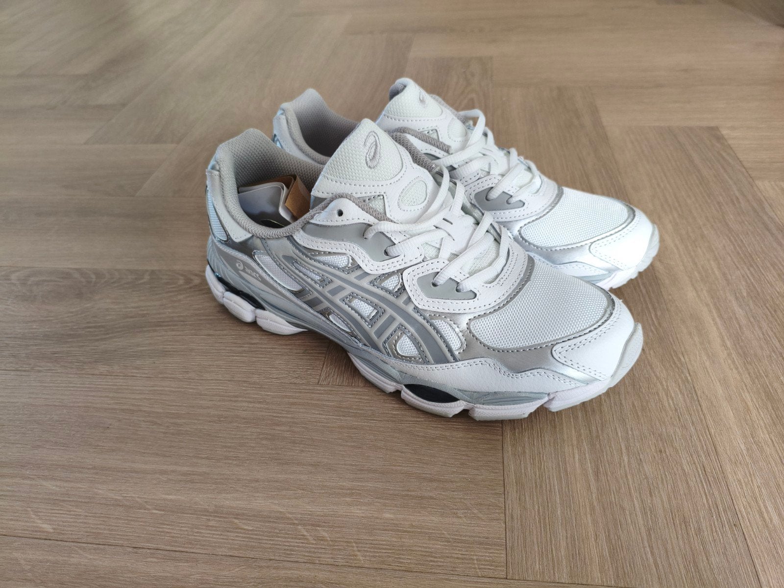 Asics gel nyc wit/grijs maat 44, Kleding | Heren, Schoenen, Ophalen of Verzenden