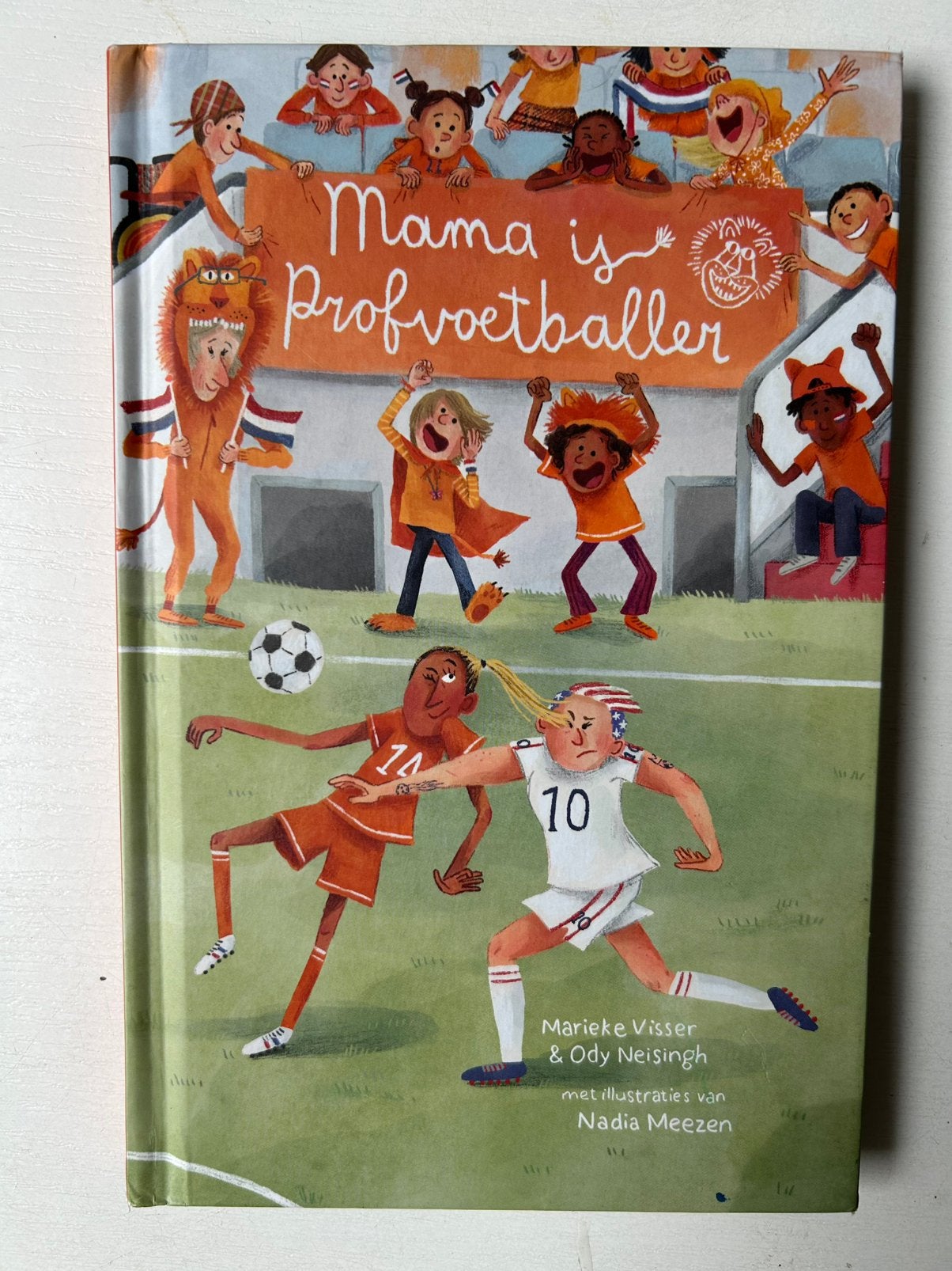 Ody Neisingh - Mama is profvoetballer, Boeken, Gelezen, Fictie algemeen, Ophalen of Verzenden, Ody Neisingh; Marieke Visser
