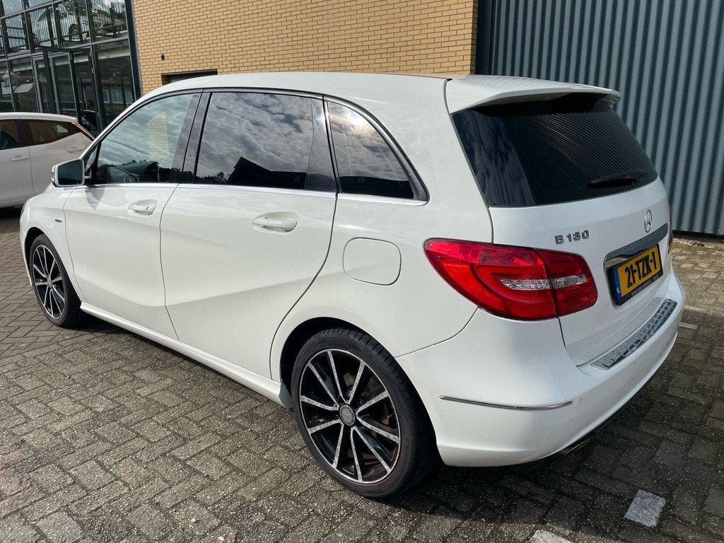 Mercedes-Benz B-klasse 180 Ambition Clima Schuifdak Navi Xen, Voorwielaandrijving, Euro 5, Gebruikt, 4 cilinders