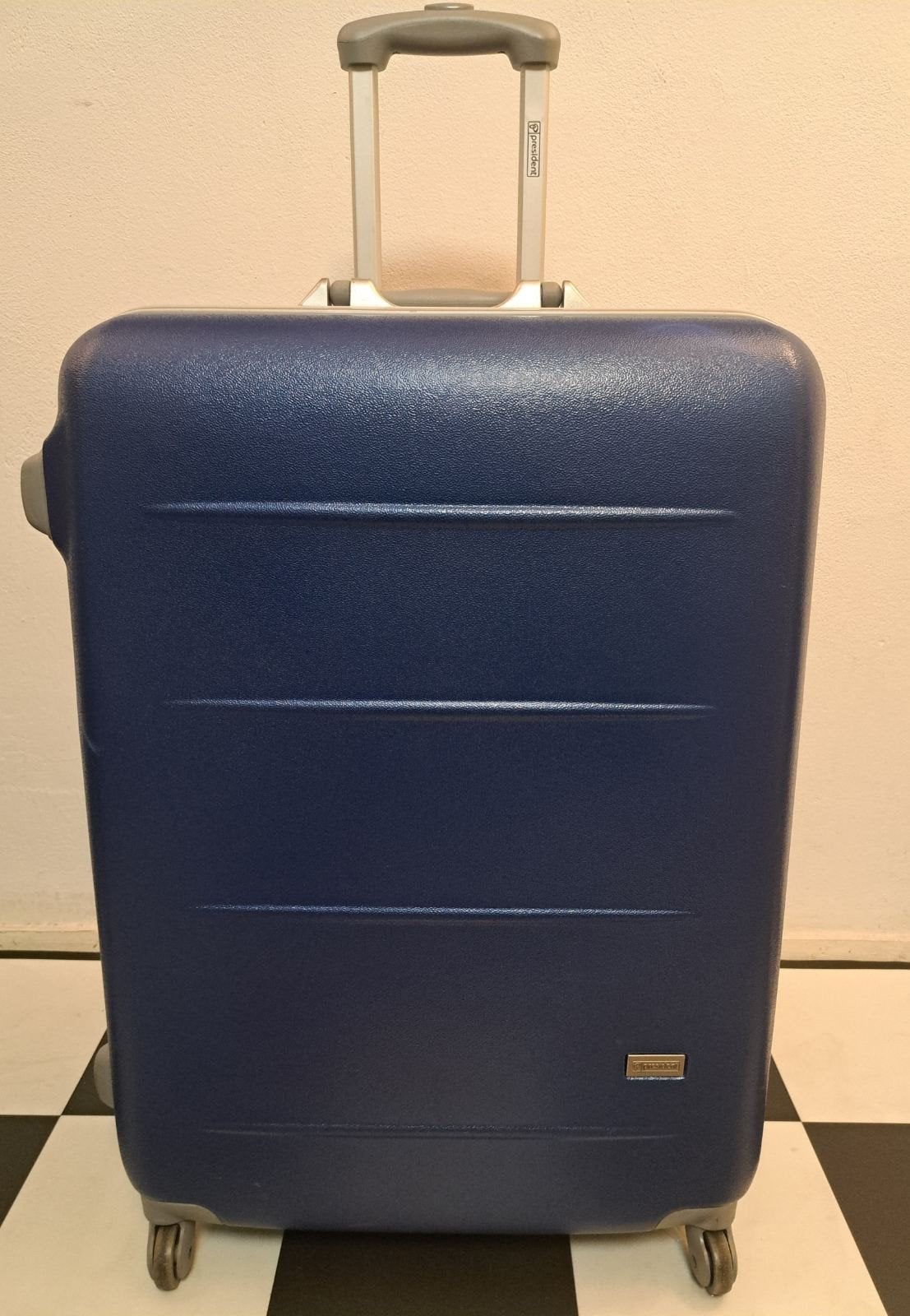 Kwaliteit Grote koffer 4 wielen 80:cm cijferslot  Gemaakt, Hard kunststof, Ophalen of Verzenden, Zo goed als nieuw, 70 cm of meer