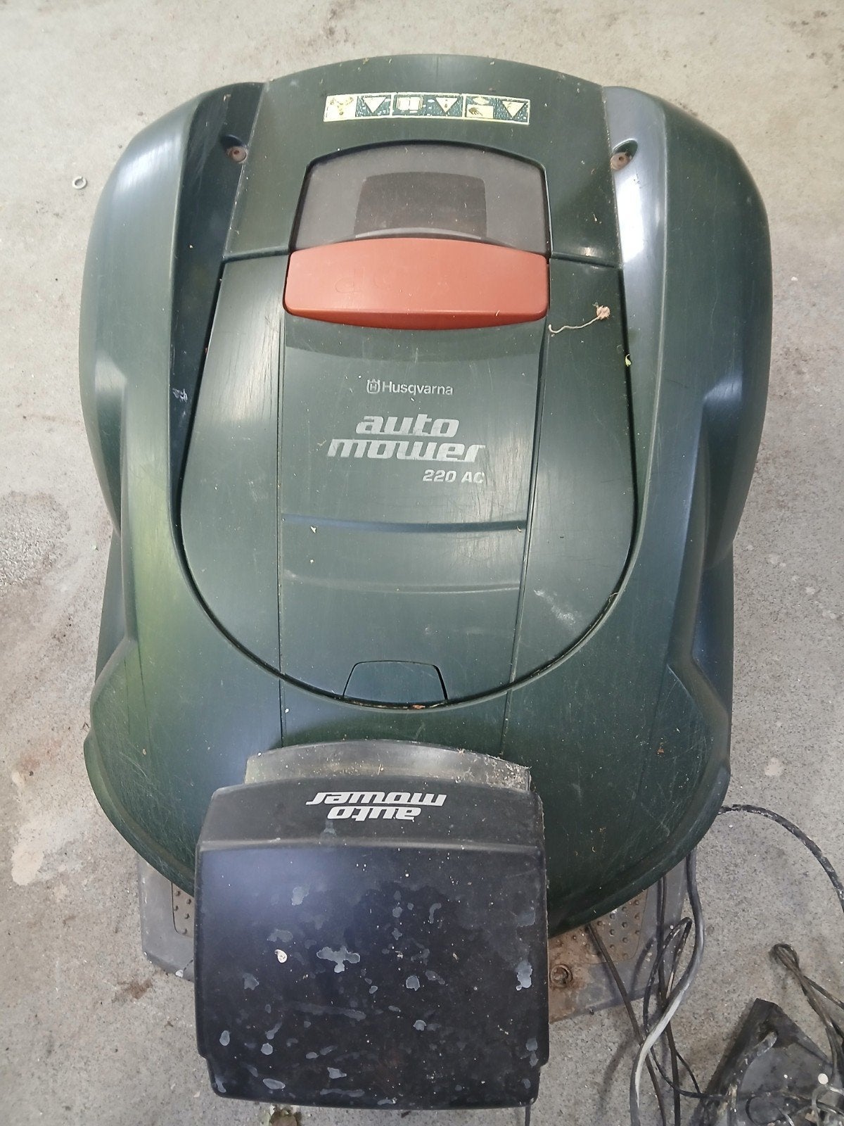 Husqvarna Automower 220AC Robotmaaier, Ophalen of Verzenden, Gebruikt, Accu-grasmaaier, Husqvarna