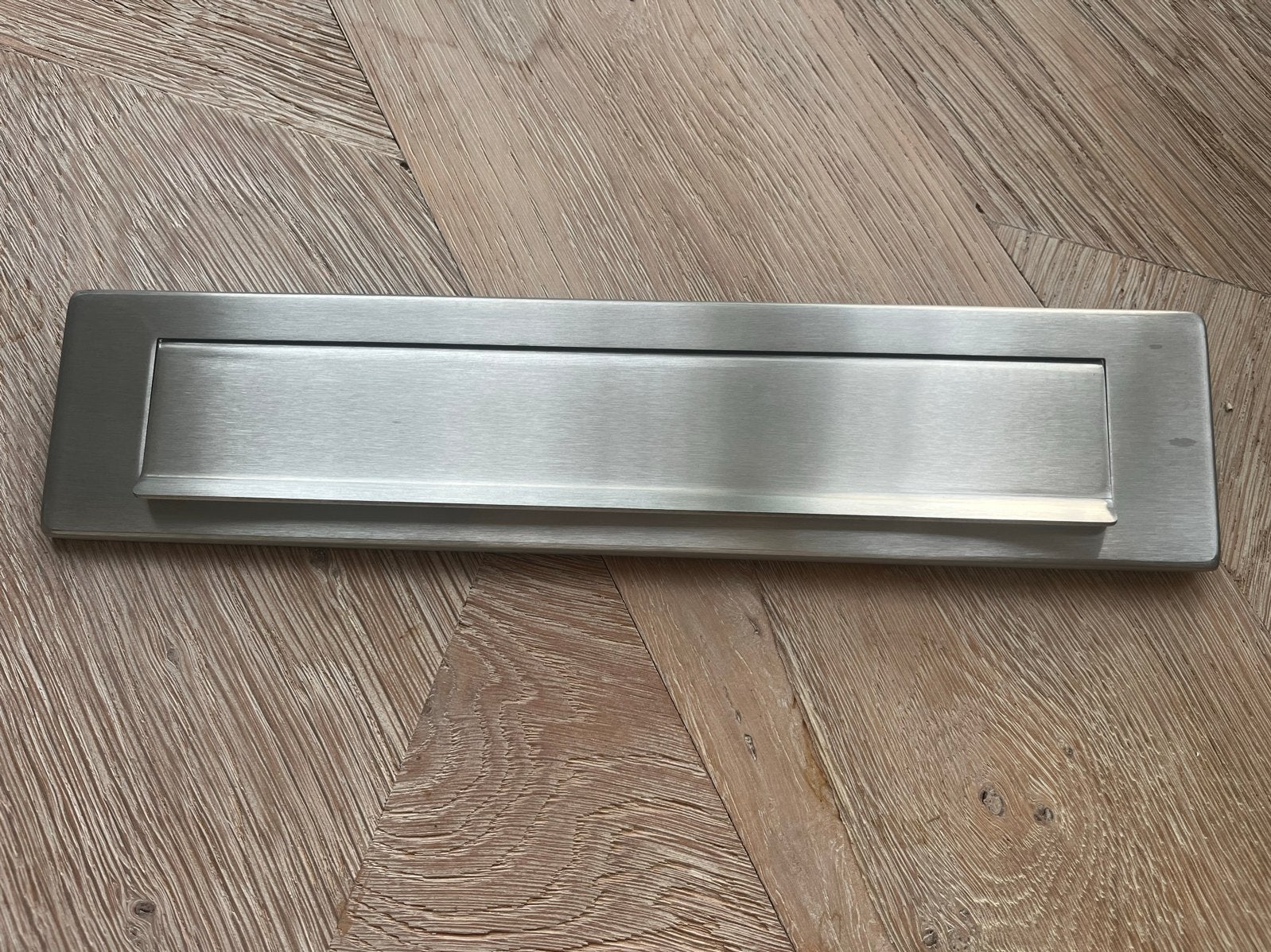 RVS Brievenbusklep met klepbegrenzer - Intersteel Living, Tuin en Terras, Brievenbusklep, Nieuw, Ophalen of Verzenden, Rvs