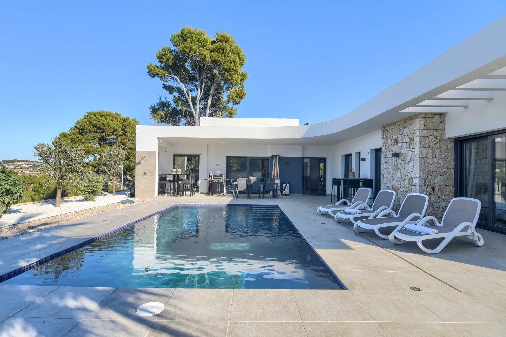 Deze parel in Moraira is beschikbaar Juli en Augustus  2027, Costa Blanca, Wasmachine, Landelijk, Aan zee