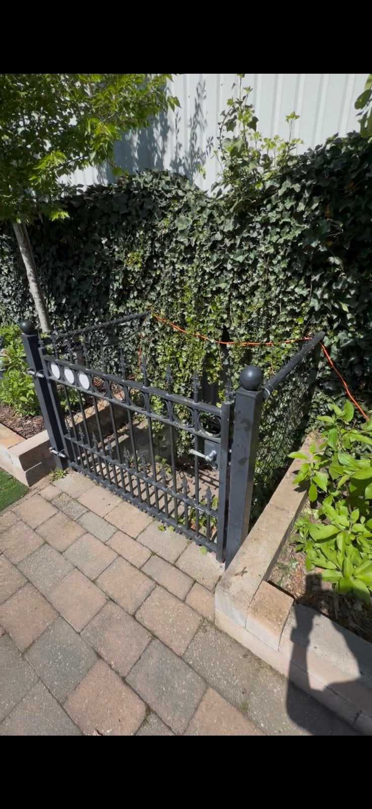 Zwarte poort met ophangpalen en cilinderslot, Ophalen, Met poort, Gebruikt, Tuinhek