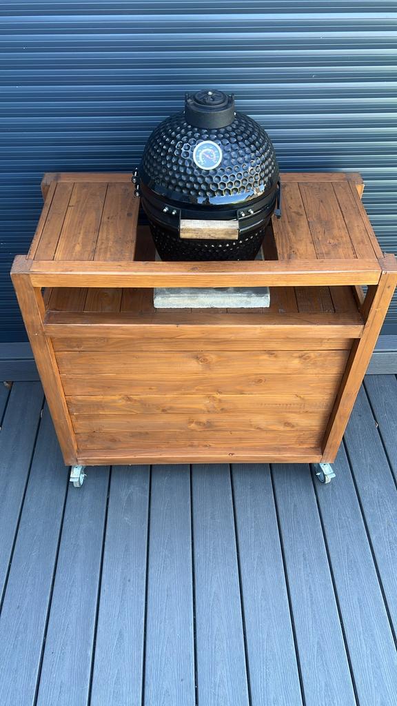 Complete set kamado BBQ + Houten Buitenkeuken op Wielen, Ophalen of Verzenden, Zo goed als nieuw, Met accessoires