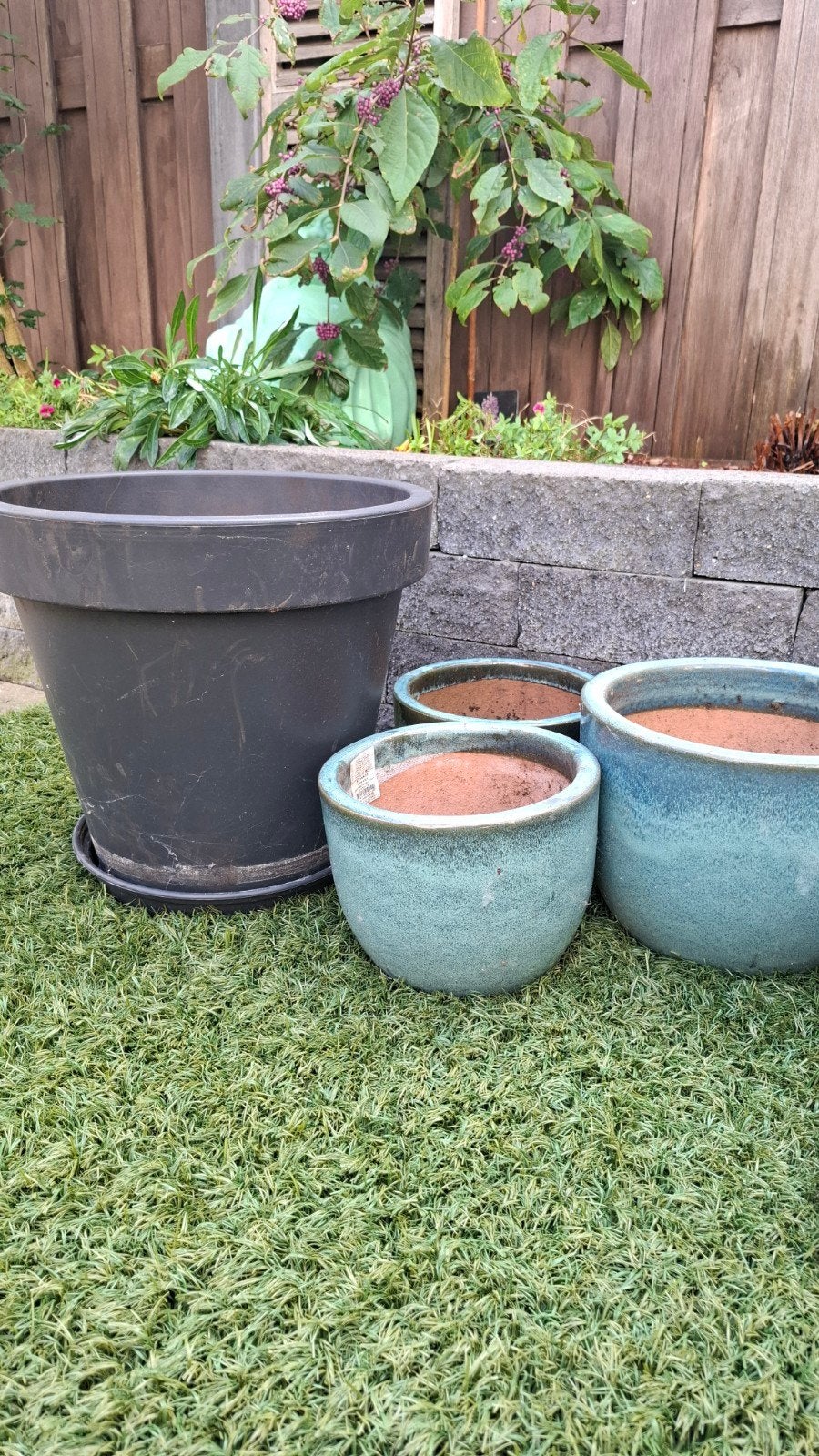 Mooie blauwgroene bloempotten en zwarte met lekbak, Gebruikt, Rond, Minder dan 40 cm, Binnen