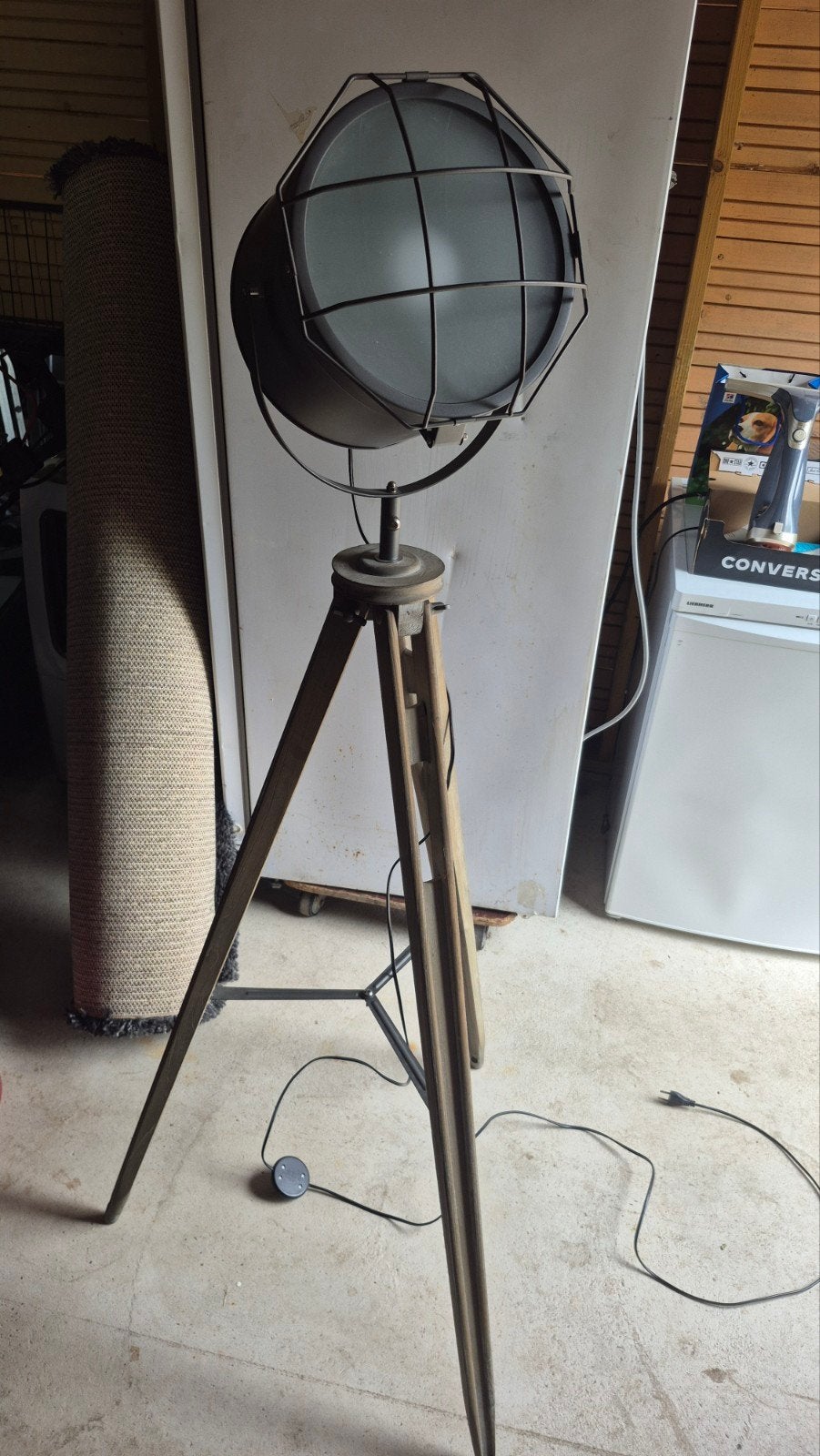 Industriële Tripod Vloerlamp - Stoer en Stijlvol, Zo goed als nieuw, 150 tot 200 cm, Hout, E27 (groot)