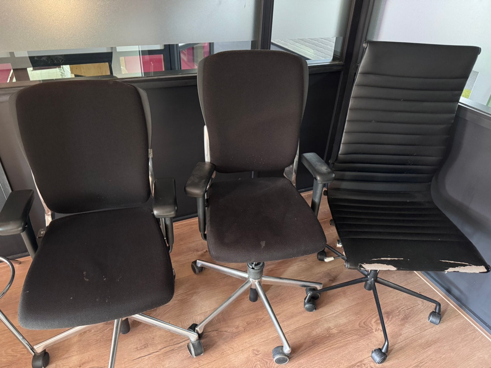 Gratis afhalen diverse (bureau) stoelen (Cwartier, Weert), Huis en Inrichting, Ophalen, Gebruikt, Overige kleuren, Bureaustoel