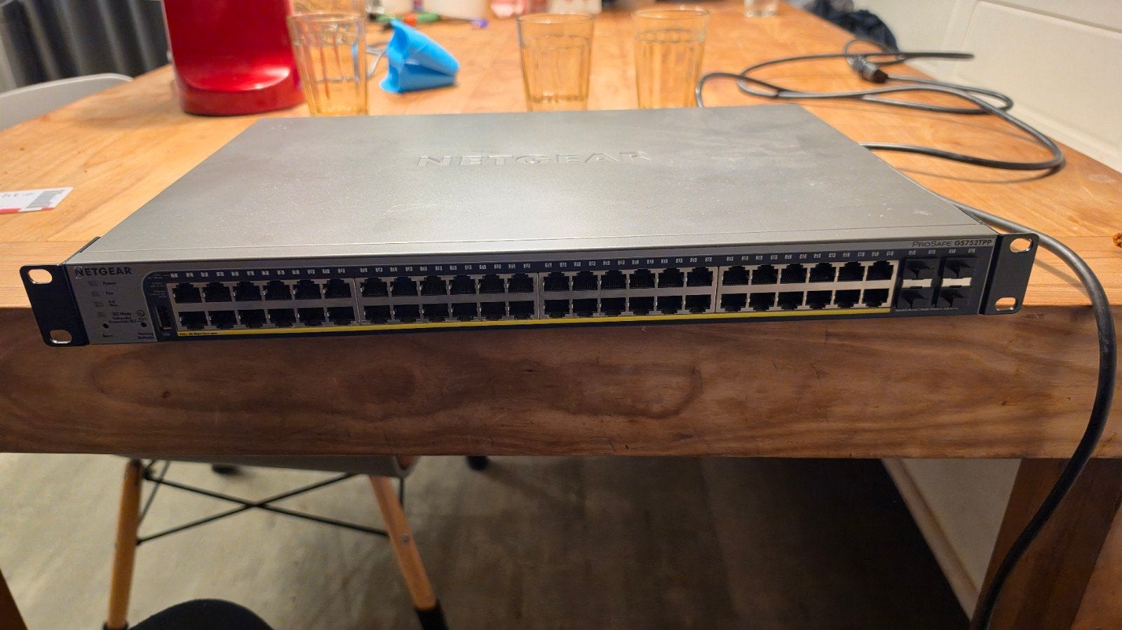 Netgear ProSafe GS752TPP Gigabit PoE+ Smart Managed Switch, Computers en Software, Ophalen of Verzenden, Gebruikt