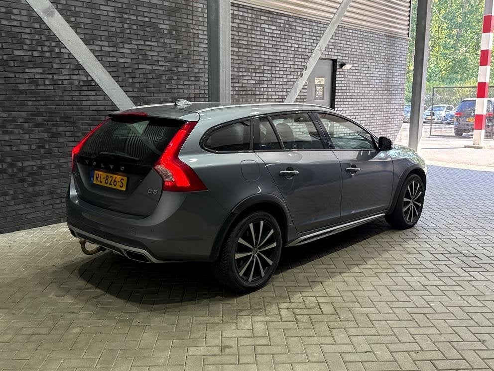 Volvo V60 Cross Country 2.0 D3 Momentum Business | Trekhaak, Voorwielaandrijving, Euro 6, 4 cilinders, Leder en Stof