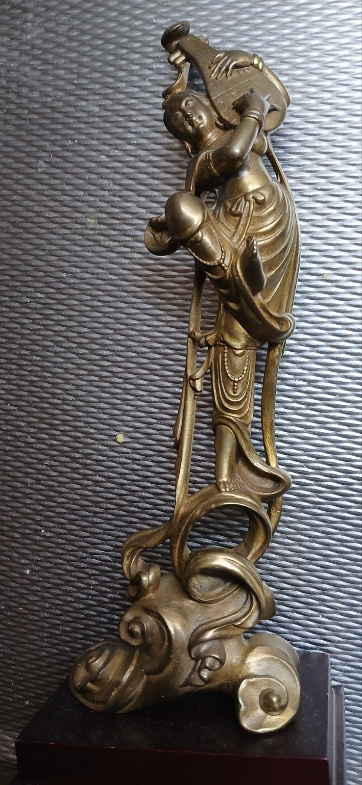 luit spelende Japanse dame.heel appart en prachige vorm, Antiek en Kunst, Ophalen of Verzenden, Brons