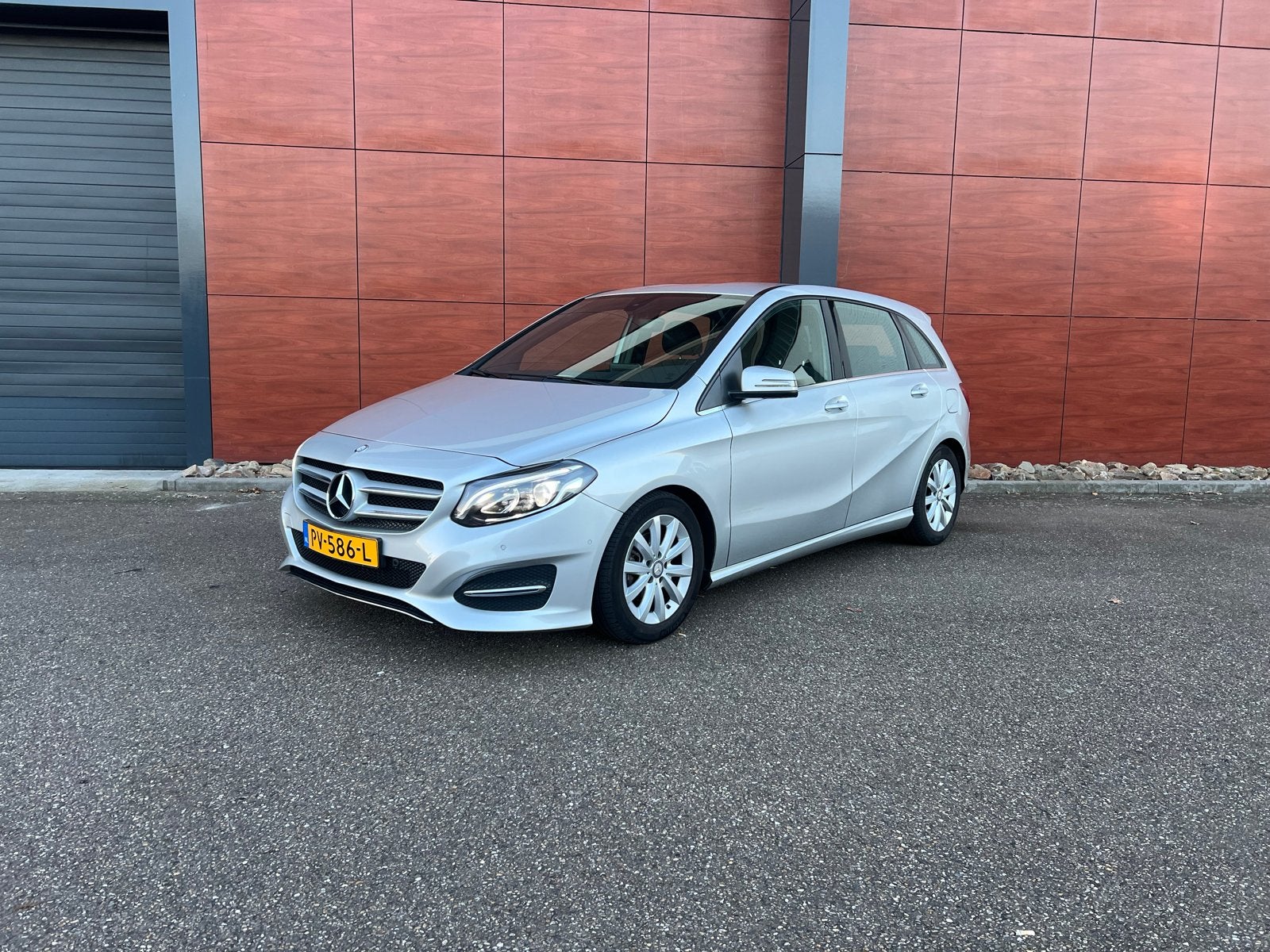 Mercedes-Benz B-Klasse 1.5 CDI B180 5DRS BE Dct7 2017 Grijs, Origineel Nederlands, 1200 kg, Diesel, 140 €/maand