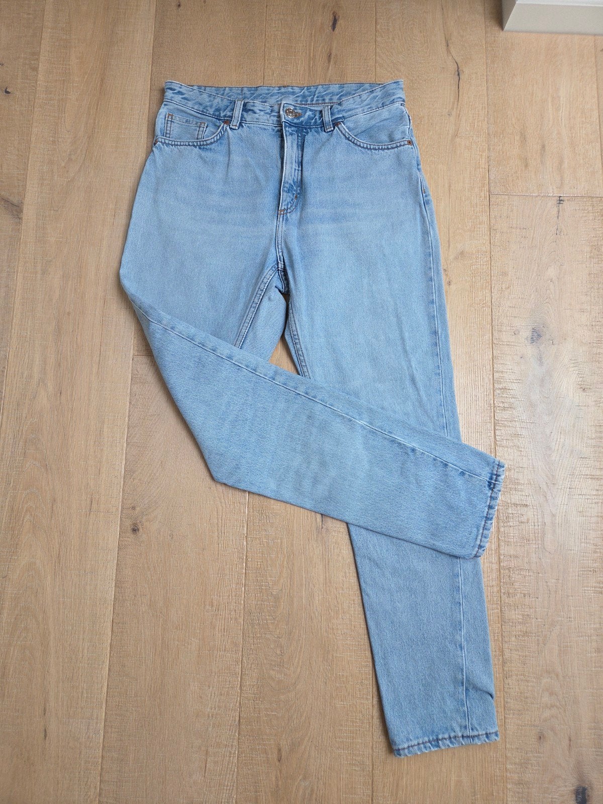 Monki Kimomo High Relaxed Jeans W30., Kleding | Dames, Spijkerbroeken en Jeans, Blauw, Ophalen of Verzenden, W30 - W32 (confectie 38/40)