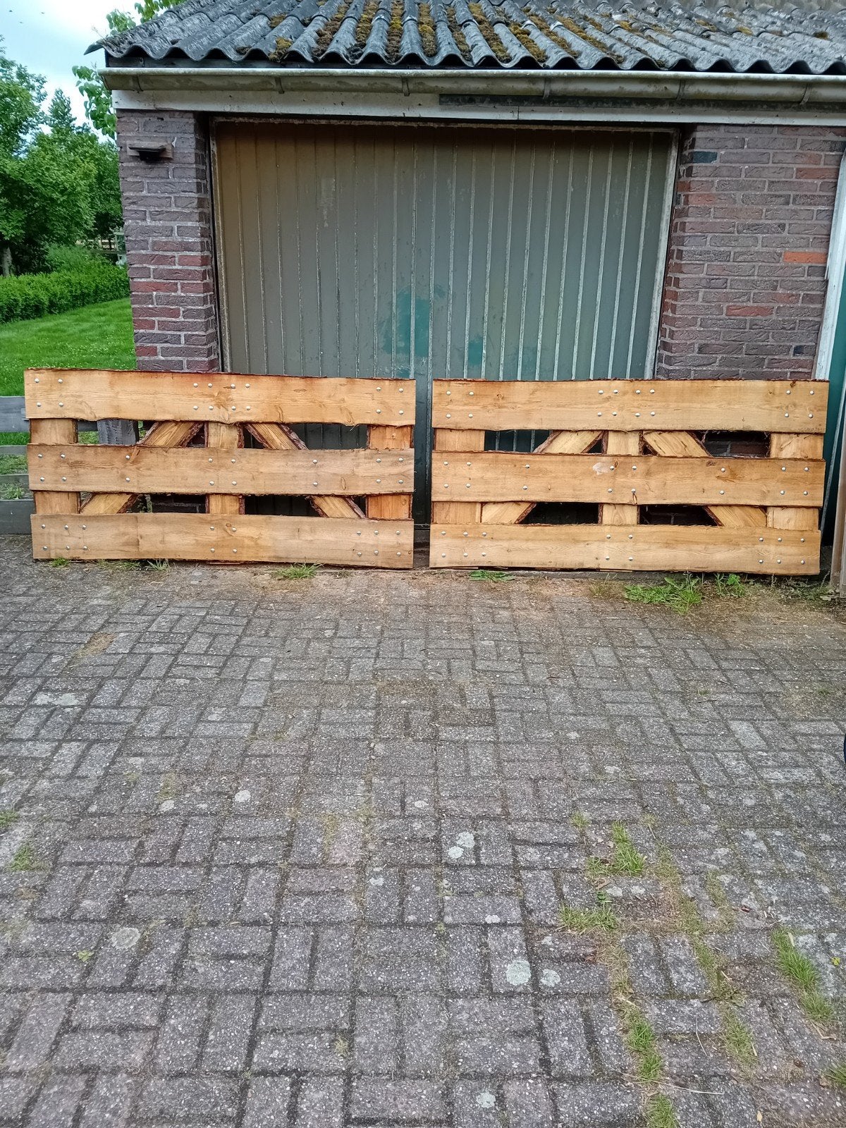 Douglas landhek 4 meter met 2 palen en hang en sluitwerk, Ophalen, Nieuw, Hout, Tuinhek