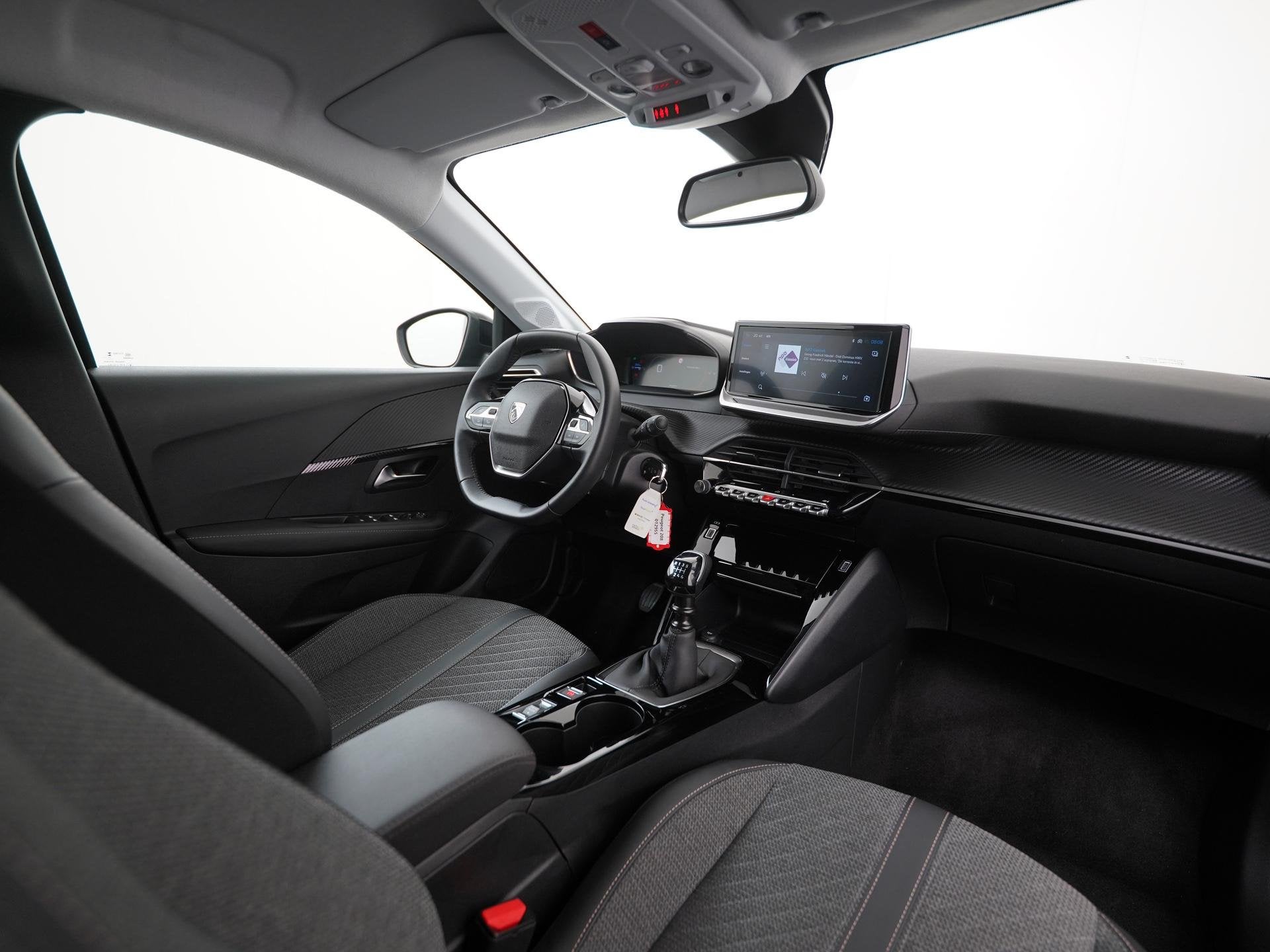 Peugeot 208 1.2 PureTech 100pk Allure | Apple Carplay | Park, Auto's, Voorwielaandrijving, 101 pk, Gebruikt, Euro 6