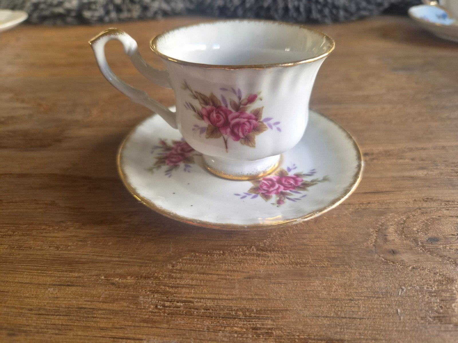 Vintage Serviesgoed: Kop en Schotel met Rozenmotief, Antiek en Kunst, Ophalen
