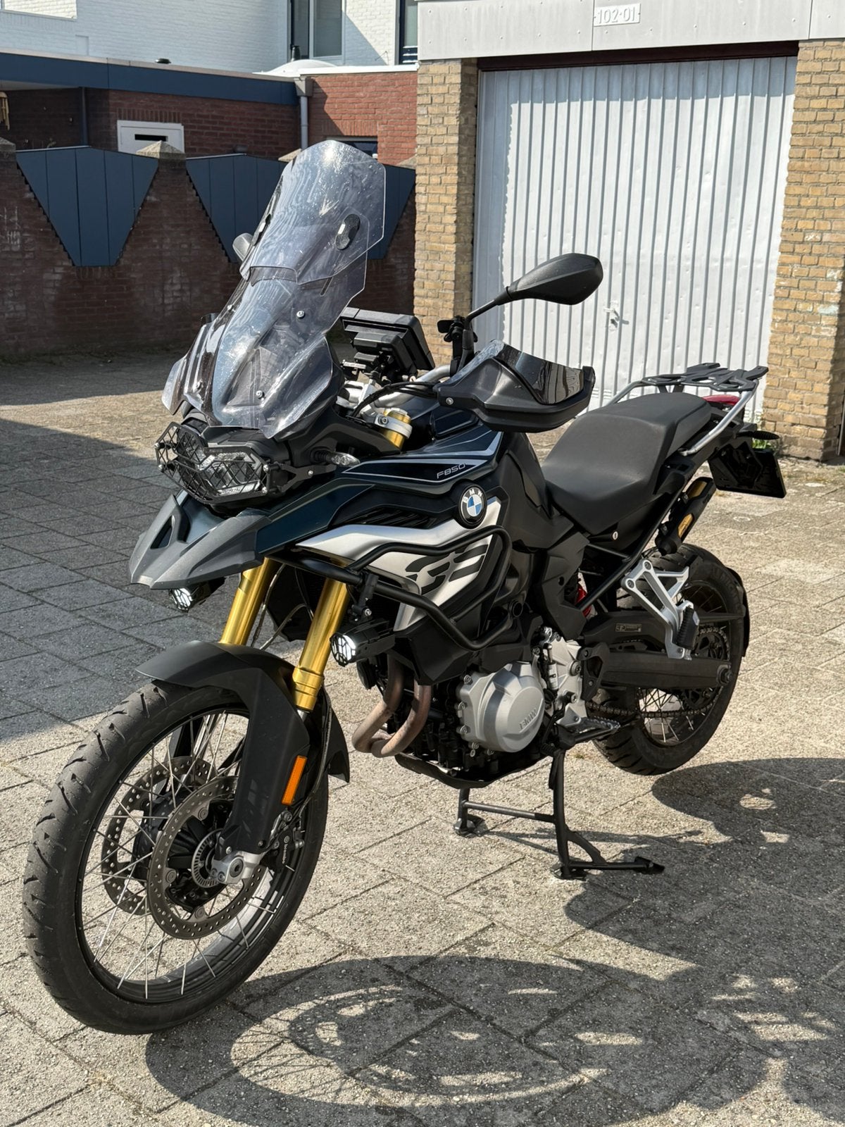 BMW F850 GS | AKRAPOVIC | CARPLAY, 2 cilinders, Occasion, Motorrijbewijs A, Handvatverwarming