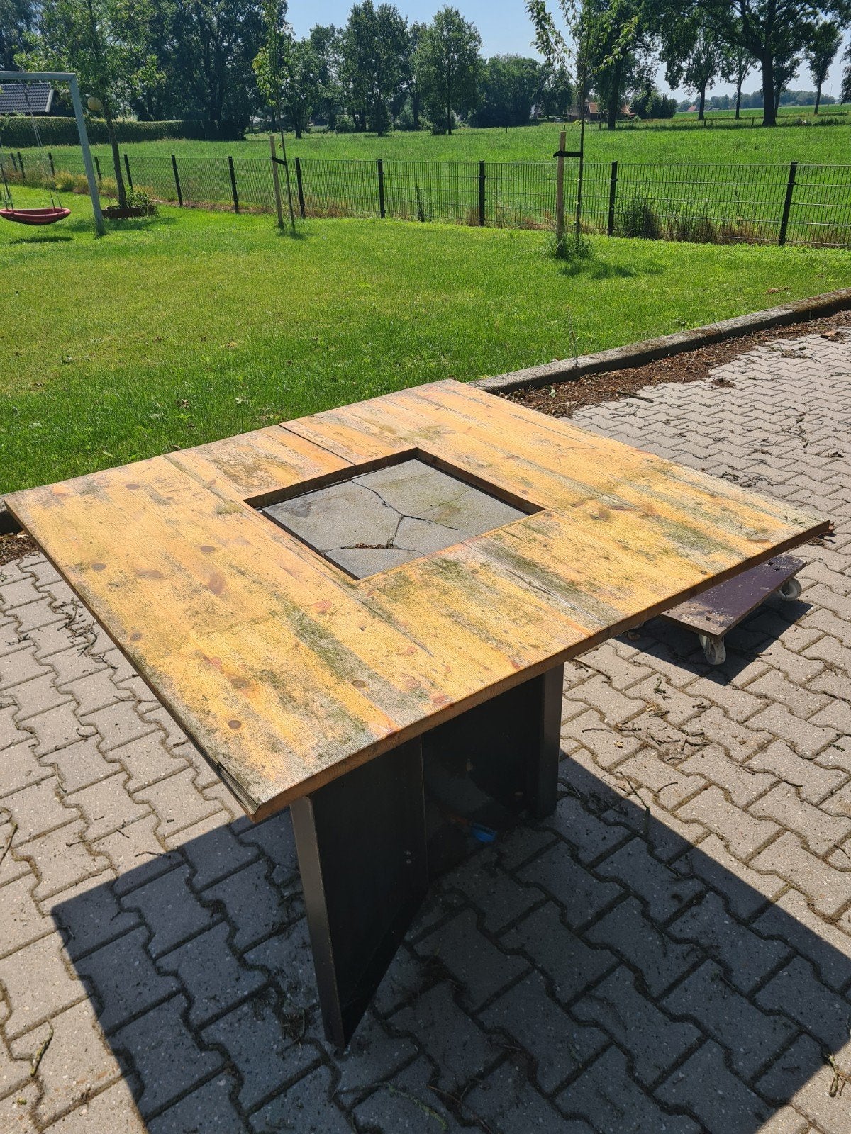 Buitentafel met gasgrill - opknapper, Ophalen