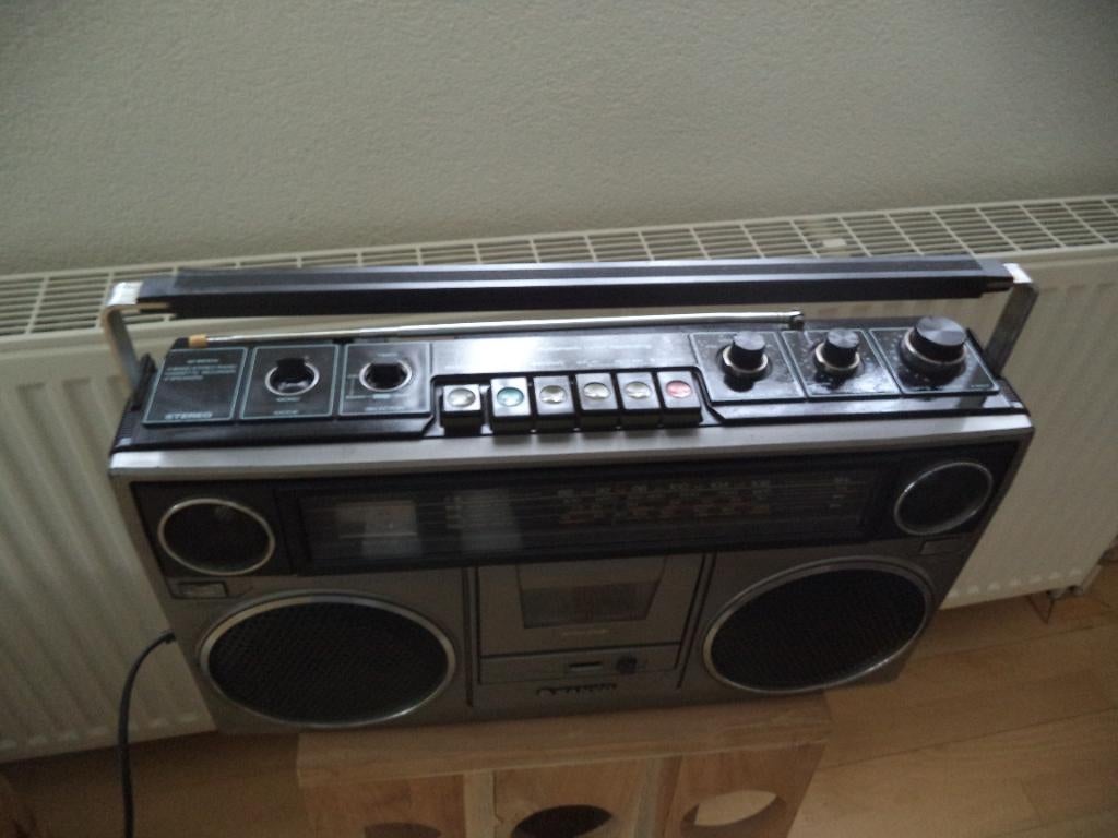 radio wereld ontvanger, Ophalen of Verzenden, Zo goed als nieuw, Wereldontvanger