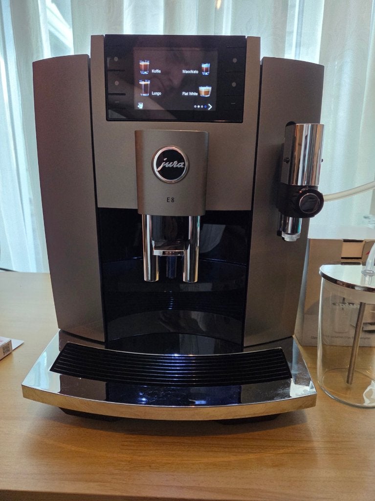 Jura E8 EC 2024 Dark Inox 1610 Bereidingen! Nieuw staat!, Jura, 10 kopjes of meer, Koffiemachine, Zo goed als nieuw