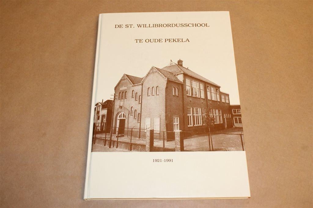 St. Willibrordusschool Oude Pekela — Gedenkboek 1921-1991, Ophalen of Verzenden, Zo goed als nieuw