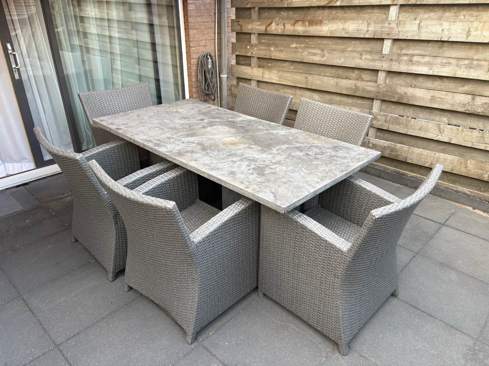 Mooie tuinset met natuurstenen tafel en 6 stoelen, Ophalen