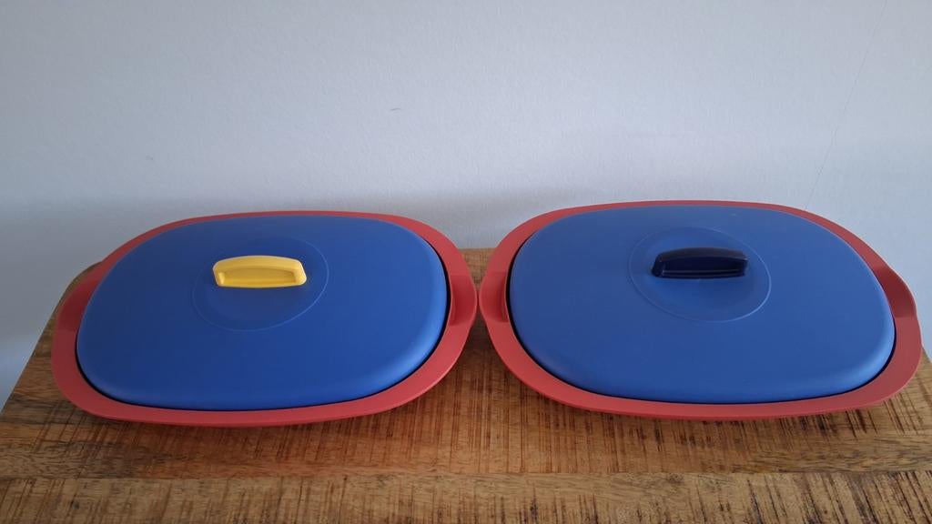 2 vintage Tupperware dekschalen € 5 per stuk, Ophalen of Verzenden, Zo goed als nieuw, Blauw, Schaal