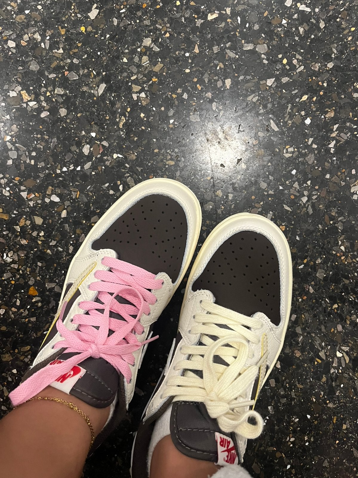 Travis sneakers, Sport en Fitness, Basketbal, Verzenden, Zo goed als nieuw, Schoenen