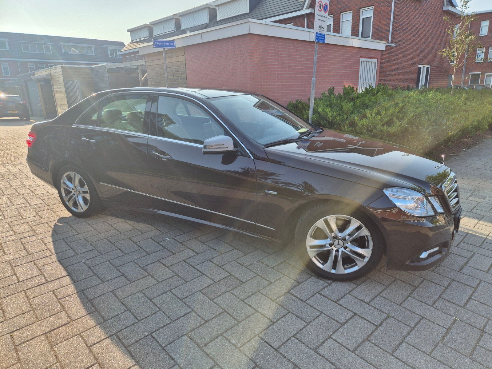 Mercedes-Benz E-Klasse 3.5 E350 CGI Sedan AUT 2009 Bruin, Automaat, Achterwielaandrijving, Beige, Adaptive Cruise Control
