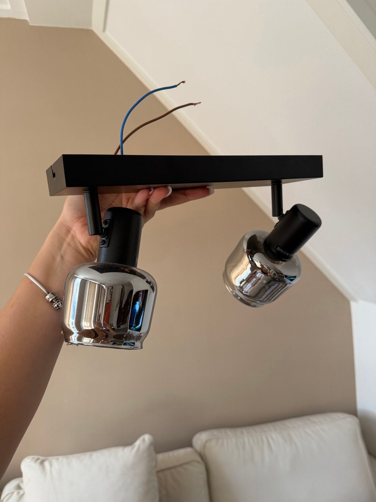 Zwarte plafondlamp met 2 spots, Huis en Inrichting, Ophalen, Verstelbaar, Zwart, Plafondspot