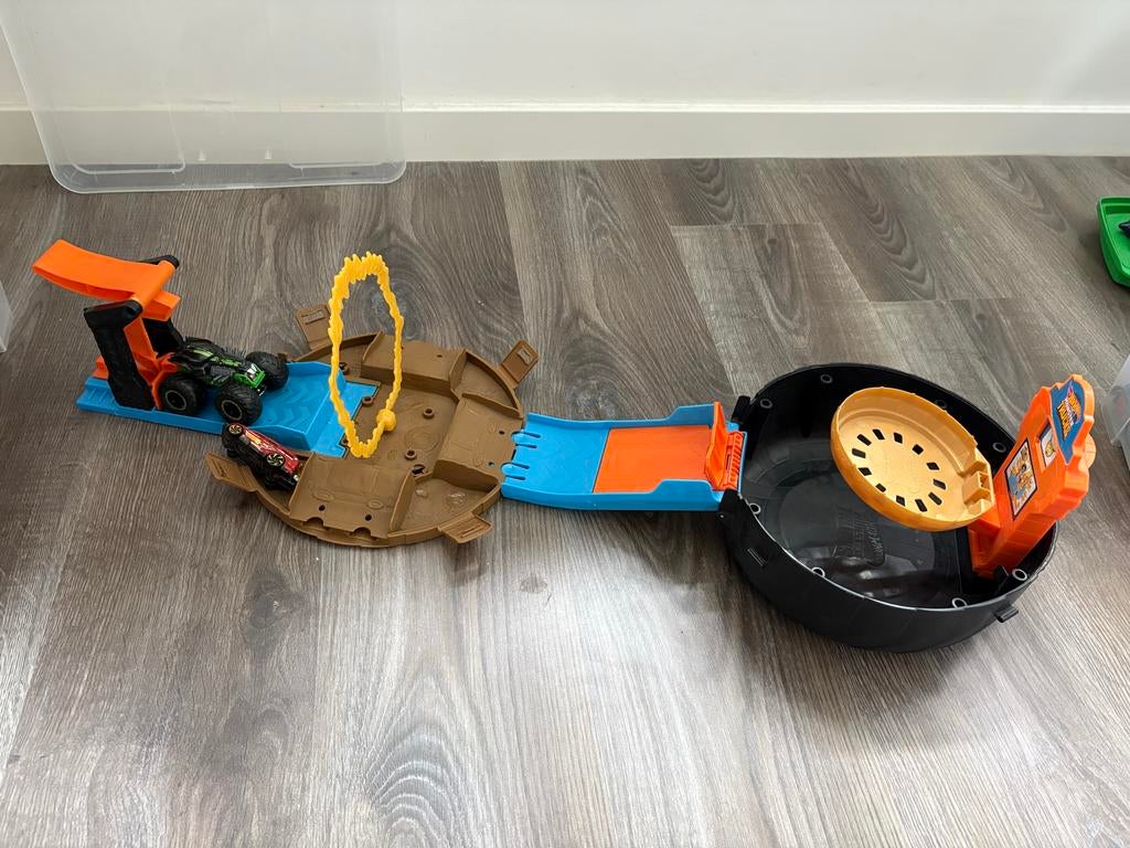 Hot Wheels Monster Truck Stuntbanden Speelset, Kinderen en Baby's, Speelgoed | Speelgoedvoertuigen, Ophalen, Gebruikt