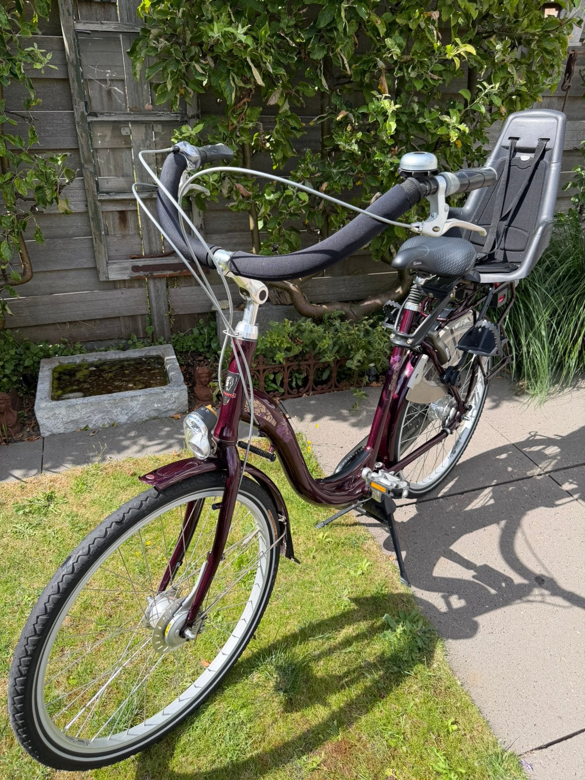 Sparta Amazone damesfiets met lage instap en kinderzitje, Fietsen en Brommers, Fietsen | Dames | Damesfietsen, Velgrem, Ophalen