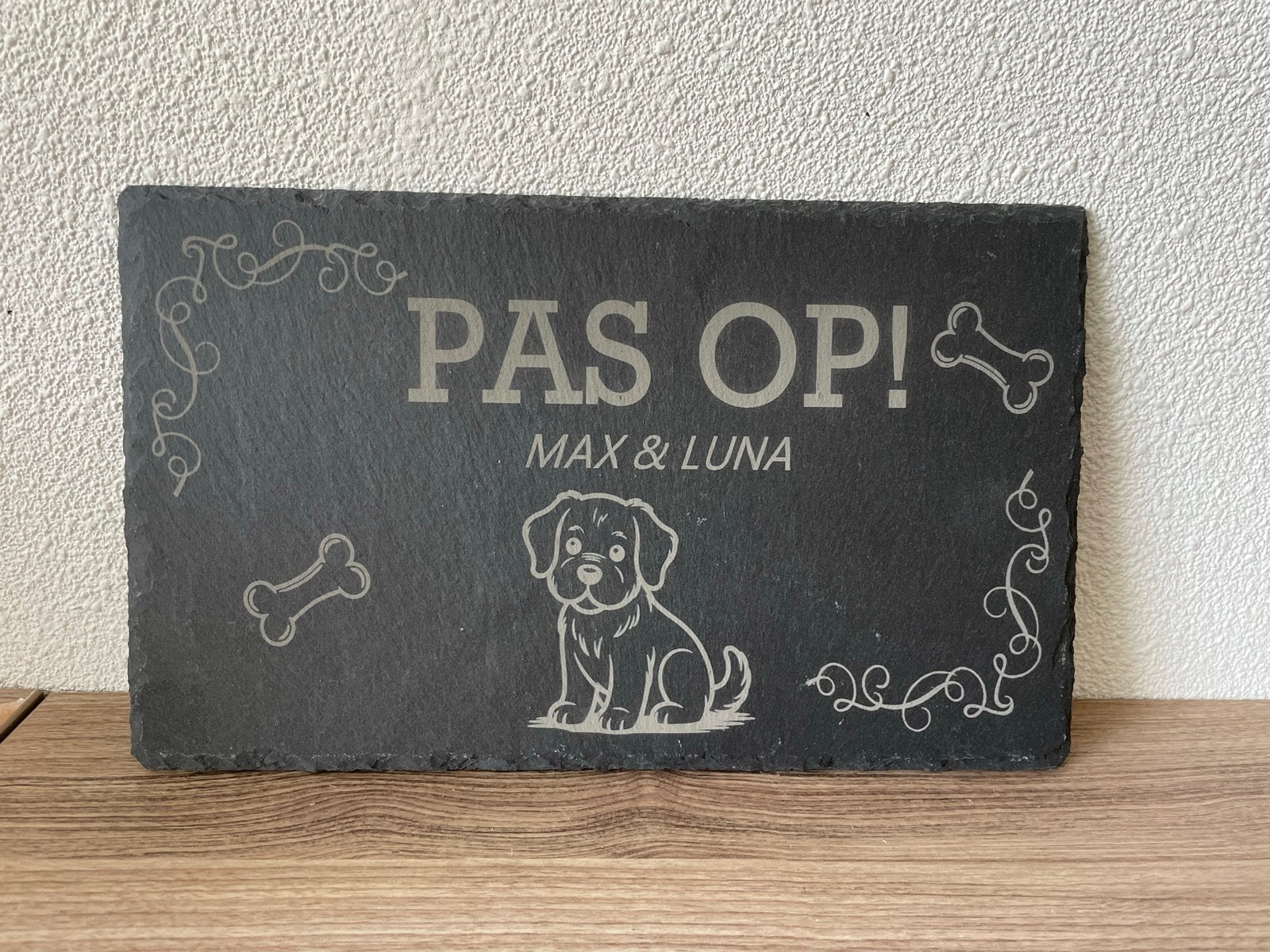 Gepersonaliseerd leisteen bordje 15x25 cm met gaatjes, Huis en Inrichting, Zwart, Nieuw, Ophalen of Verzenden, Modern