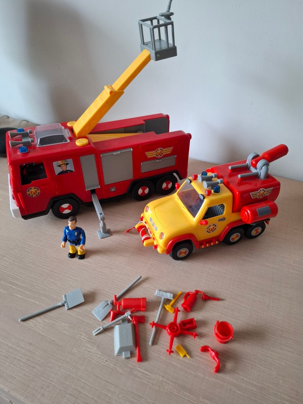 Brandweerman Sam speelgoedset: brandweerwagens en figuur, Ophalen, Gebruikt